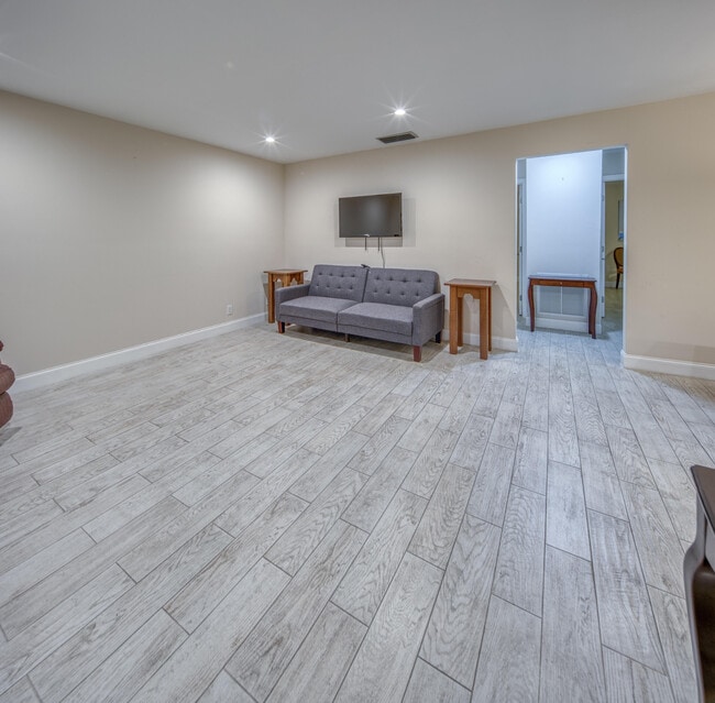 Photo - 301 S Lakeside Dr Unit 7