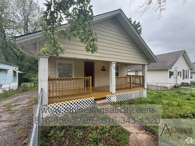 Building Photo - Independence Home on Fenced Lot!