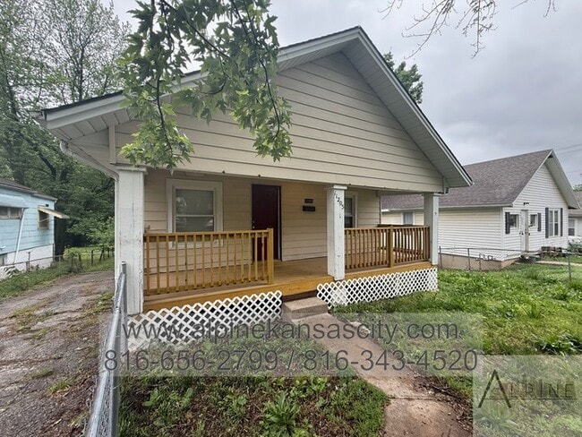 Independence Home on Fenced Lot! - Independence Home on Fenced Lot!