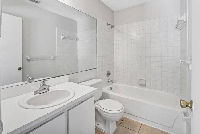 Photo - 5105 Pier Dr