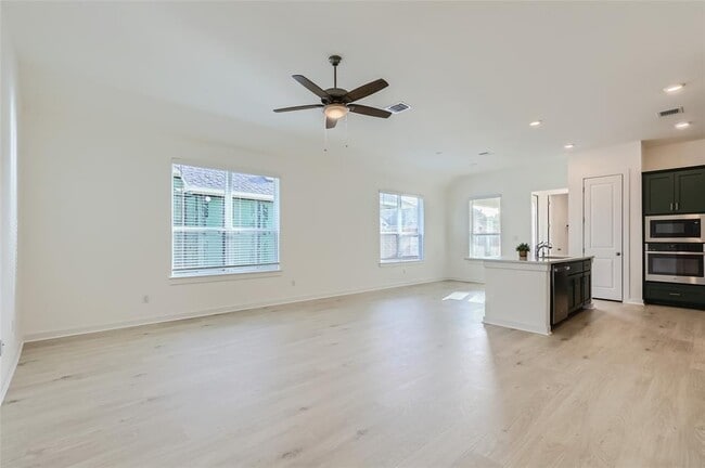 Photo - 100 Cherry Sage Cv