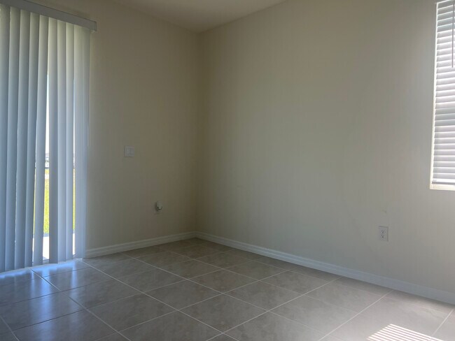 Photo - 1375 Isleta Lp