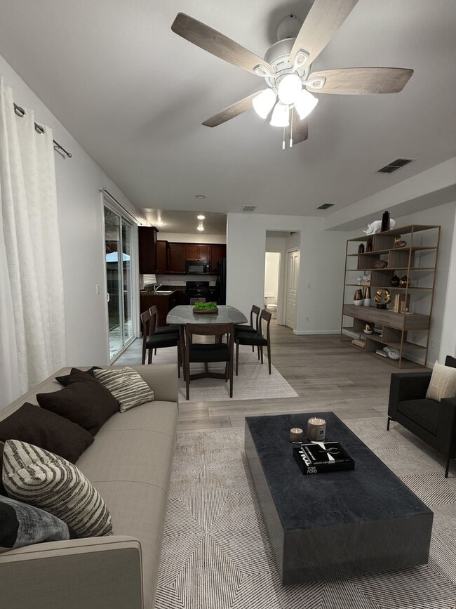 Photo - ** 3-Bedroom Two Story Home in Desirable Roseville Location!**