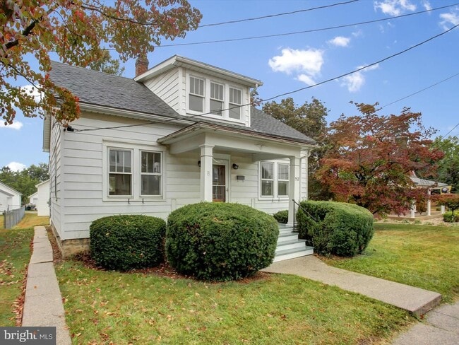 Photo - 557 N Franklin St