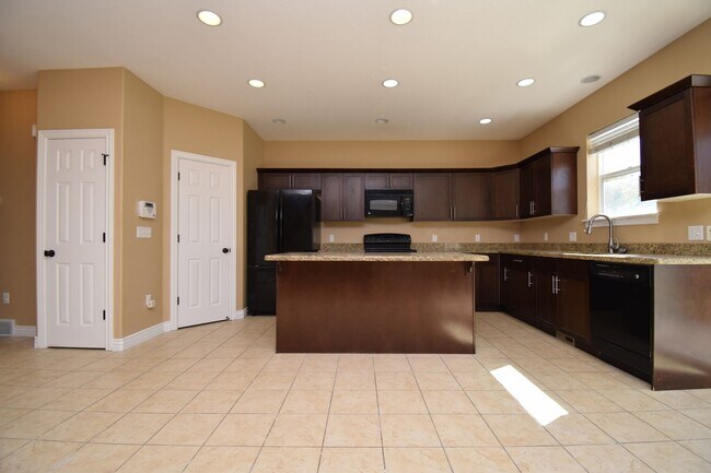 Photo - 5 Bed 3.5 Bath House next to TopGolf!!!