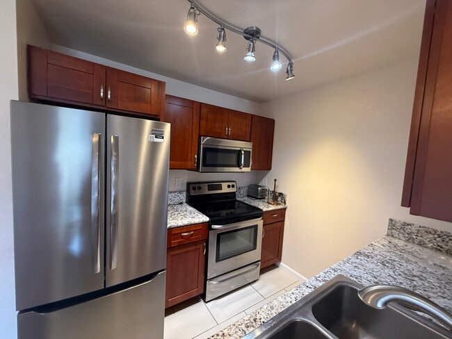480 Kenolio Rd Unit 16-201