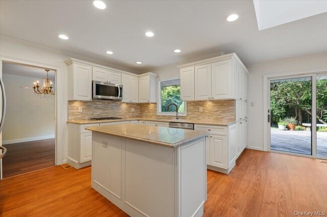 Photo - 24 Thorngrove Ln