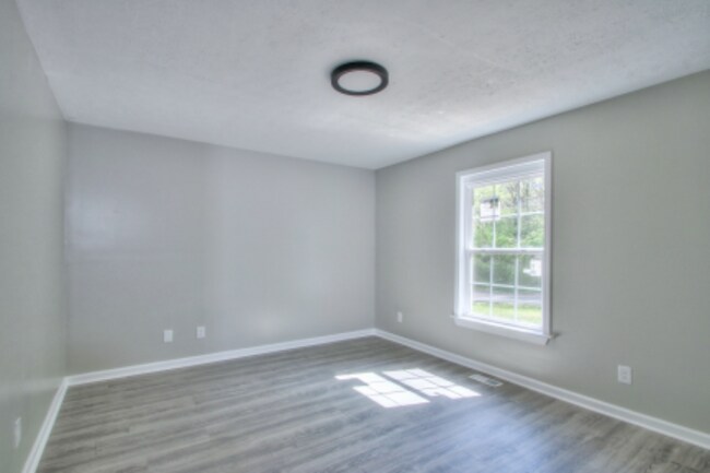 Photo - 2821 Old Matthews Rd