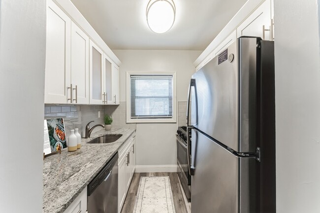 Elevate your lifestyle at Eagle Rock Apartments at Hicksville. This sleek kitchen features modern finishes, stainless steel appliances, and ample counter space, perfect for culinary adventures. Schedule your visit today to see more!