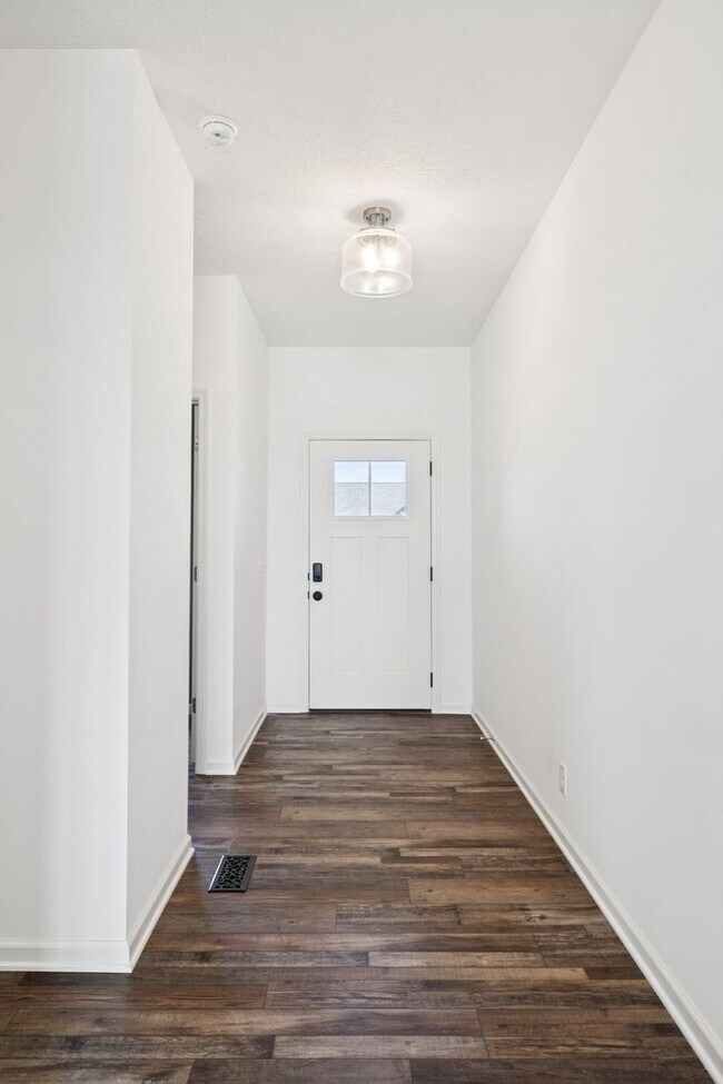 Photo - Stunning Modern Ranch for Rent near Lake F...