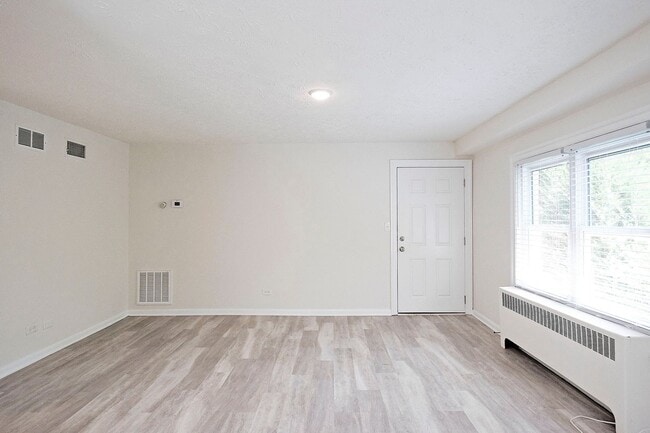 Photo - Student & Dog-Friendly Apartment Near UVA & Downtown Unidad Rock Creek RD 616 #B