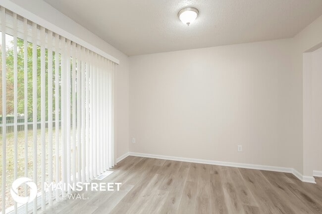 Photo - 135 W Lakefield Dr