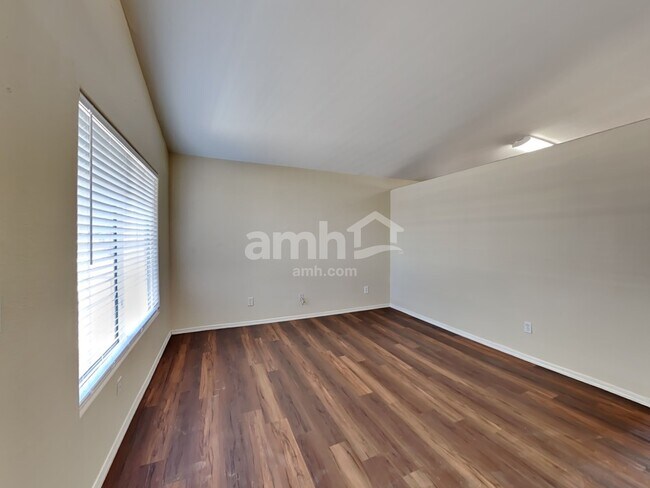 Photo - 8208 W Apache St