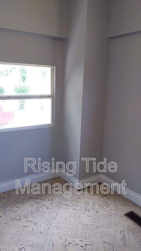 Photo - 511 10th Ave