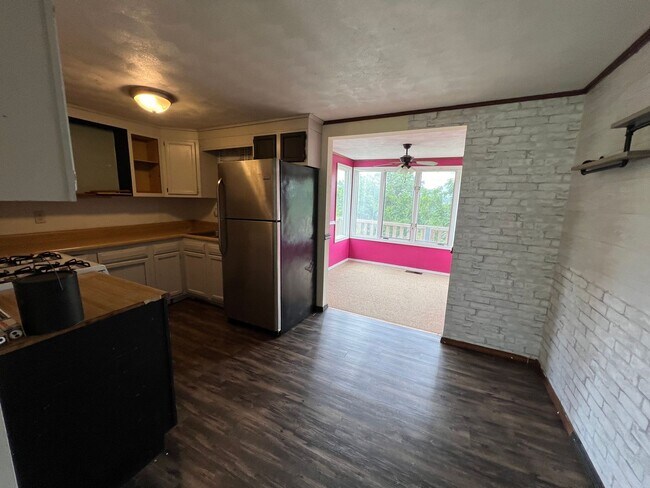 Photo - Welcome to this charming 2-bedroom, 1-bathroom home located in the desirable area of Creve Coeur,...