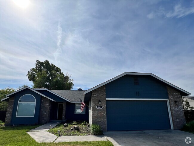 Building Photo - Pet Friendly, Beautiful Home in The Cove W...