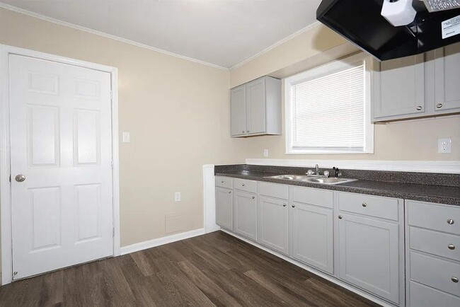 93 E Fernwood Ave