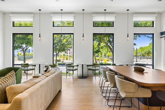 47-web-or-mls-775-n-6th-st - The Hayley