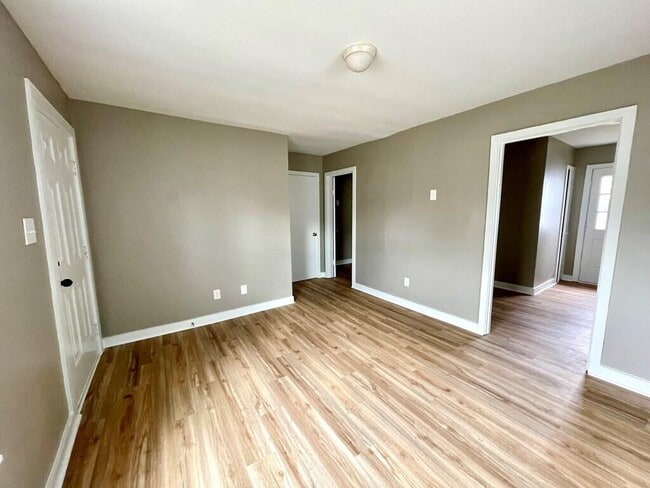Photo - 308 E 18th St Unit Apt 4