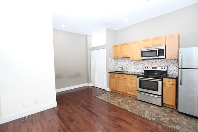 Photo - Spacious studio in Fairmount. Unit 1F