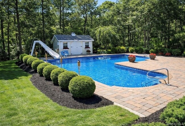 Photo - 10 Messina Ave