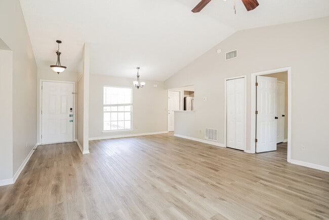 Photo - 8022 Loch Lomond Ln