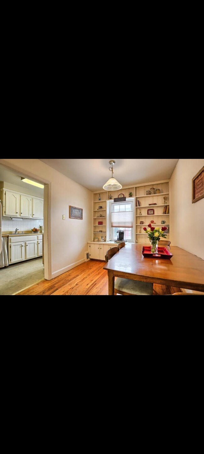 Photo - 563 E Frederick St