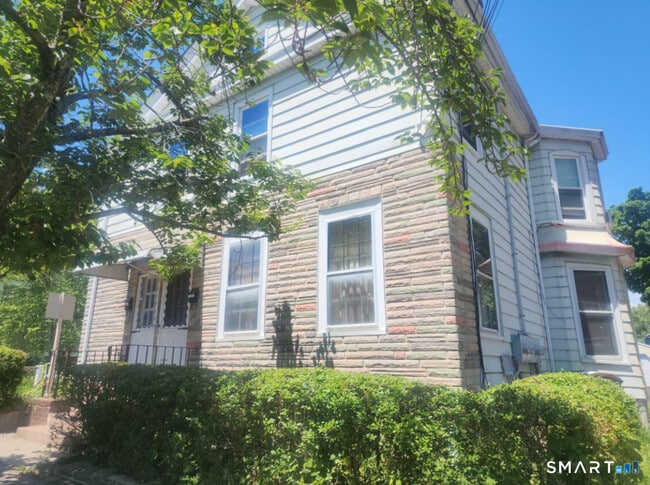 166 College St Unit 2
