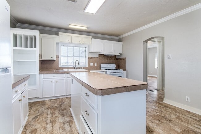 Photo - 1007 E Main St