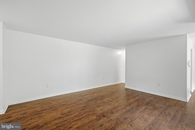 1521 Colonial Dr Unit T2