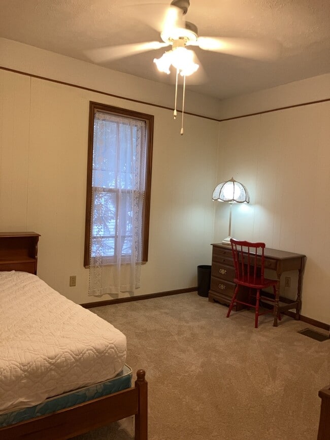 Photo - 147 N State St