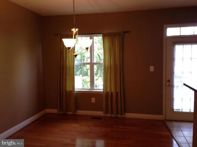 Photo - 2207 Kimball Pl