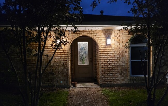 Building Photo - 3505 Pecan Dr Rental