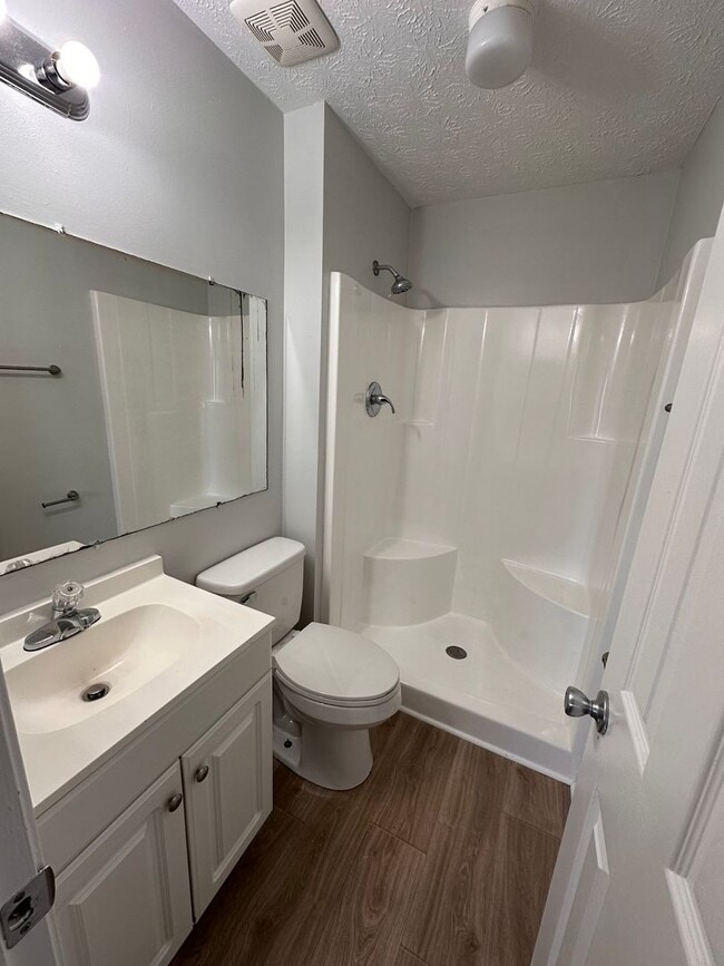 Building Photo - Beautiful 3 bed (Possibly 4 bed) with 2.5 baths Home located in Warren Township