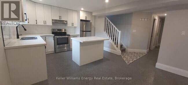 Photo - 634 Wilson Rd N