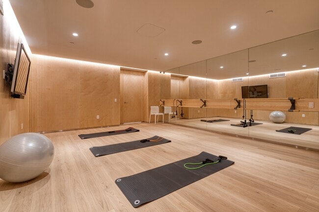 Yoga Room - The Smile