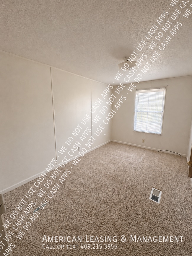 Photo - 2307 N John Redditt Dr