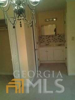 Photo - 180 Williamsburg Way