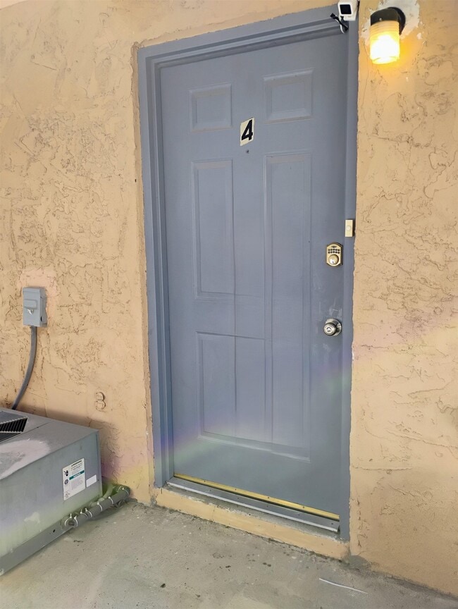 Photo - 710 W Cantu Rd