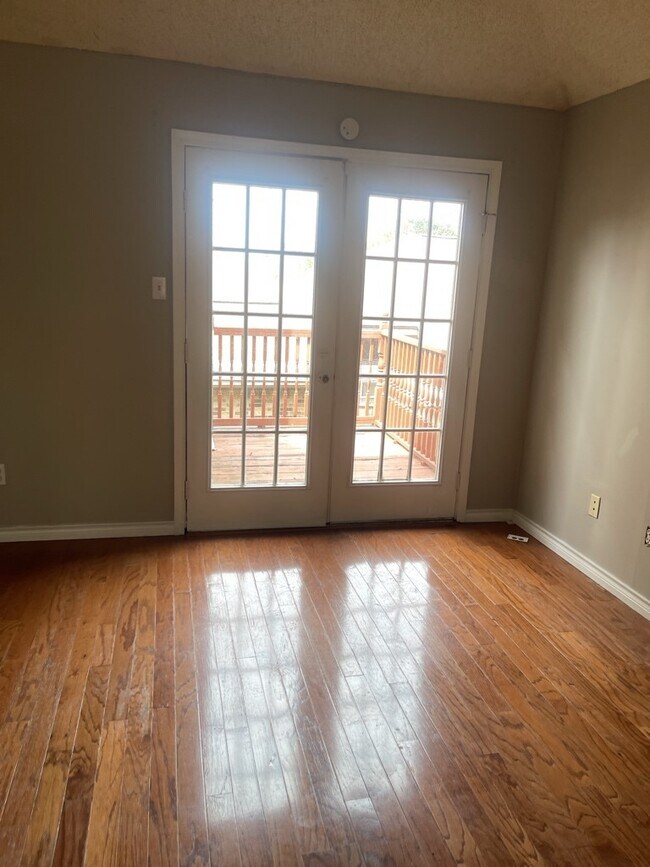 Photo - 2402 Chestnut Mills Rd