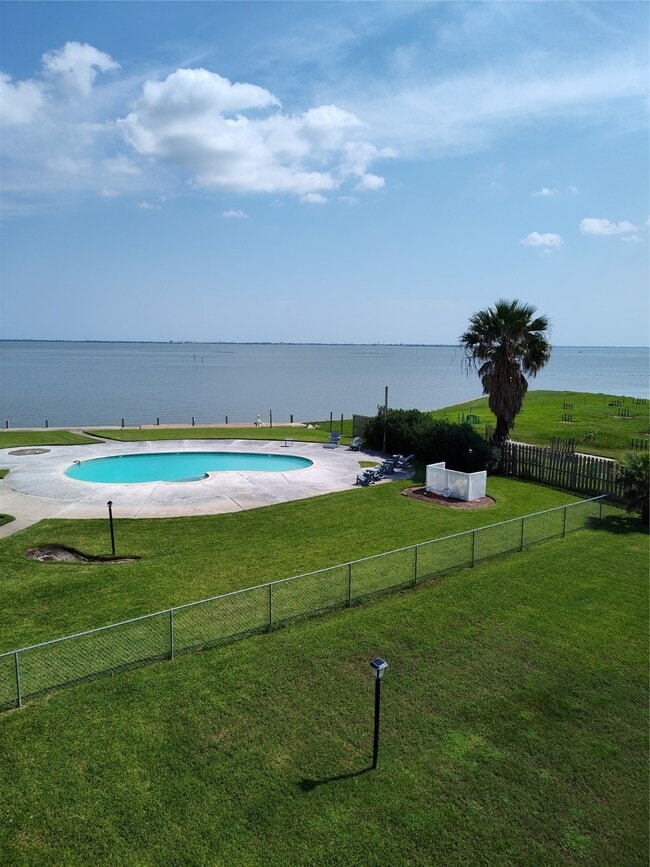 Building Photo - 500 Tiki Dr Unit 213