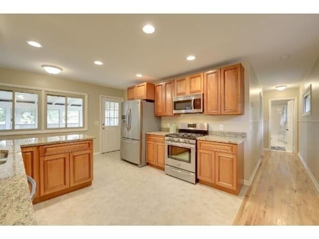 Photo - Rare crystal home for lease, 3 beds 2 baths, updates through-out!