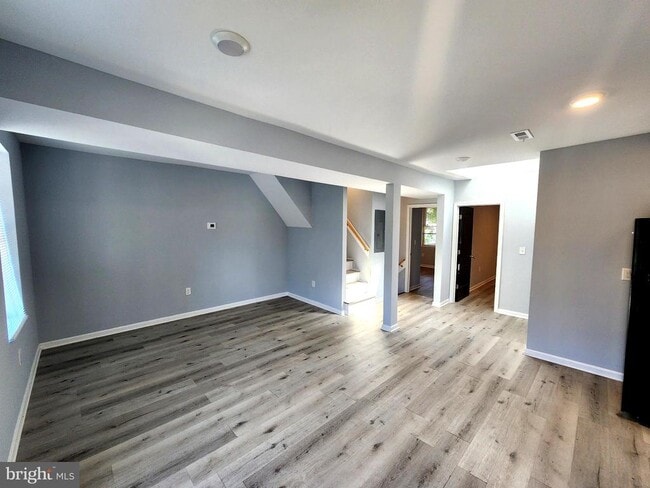 Building Photo - 352 E University Pkwy Rental