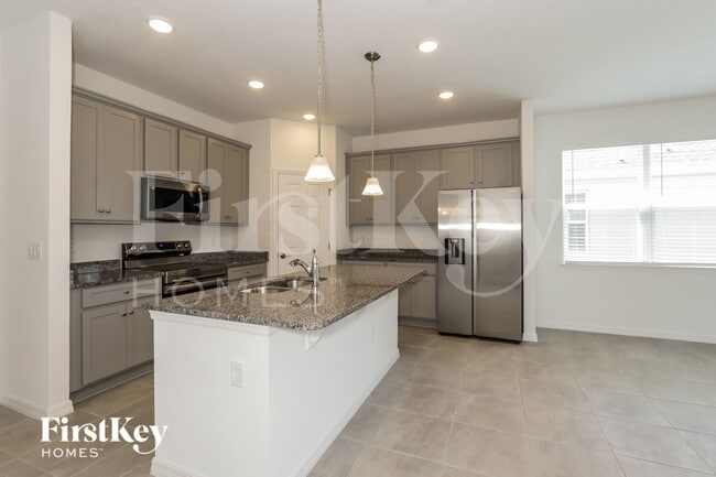 430 Reina Wy