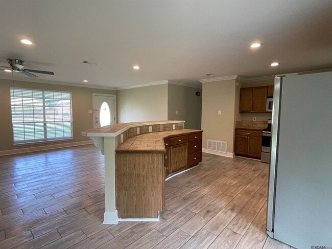 Photo - 331 E Bolivar Dr
