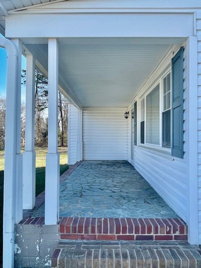Photo - Welcome to this charming 2-bedroom, 1-bathroom house located in the desirable city of Charlotte, NC