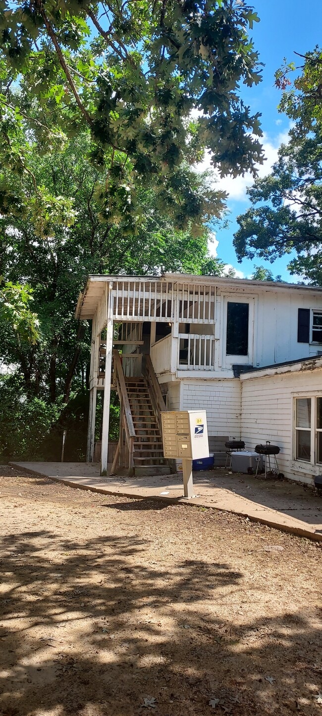 Building Photo - 2802 S Main St Unit #4 Rental