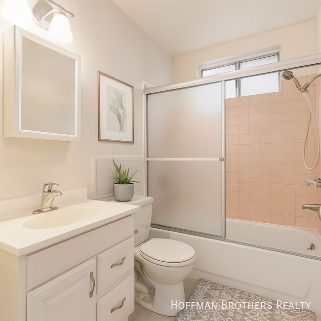 Photo - 5709 Willowcrest Ave Unit B