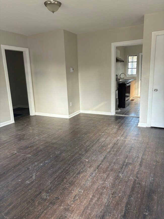 Photo - 5731 Court M Unidad 5729