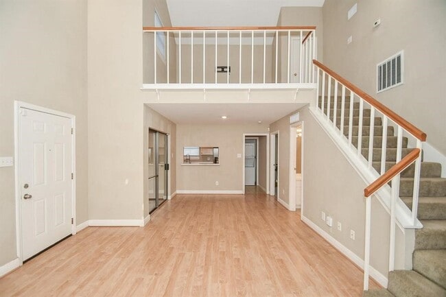 Photo - 3150 Walnut Bend Ln Unidad 502